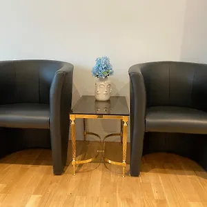 Luxury With Air Conditioning & Jaccuzzi Near Frankfurt Wiesbaden Hofheim am Taunus